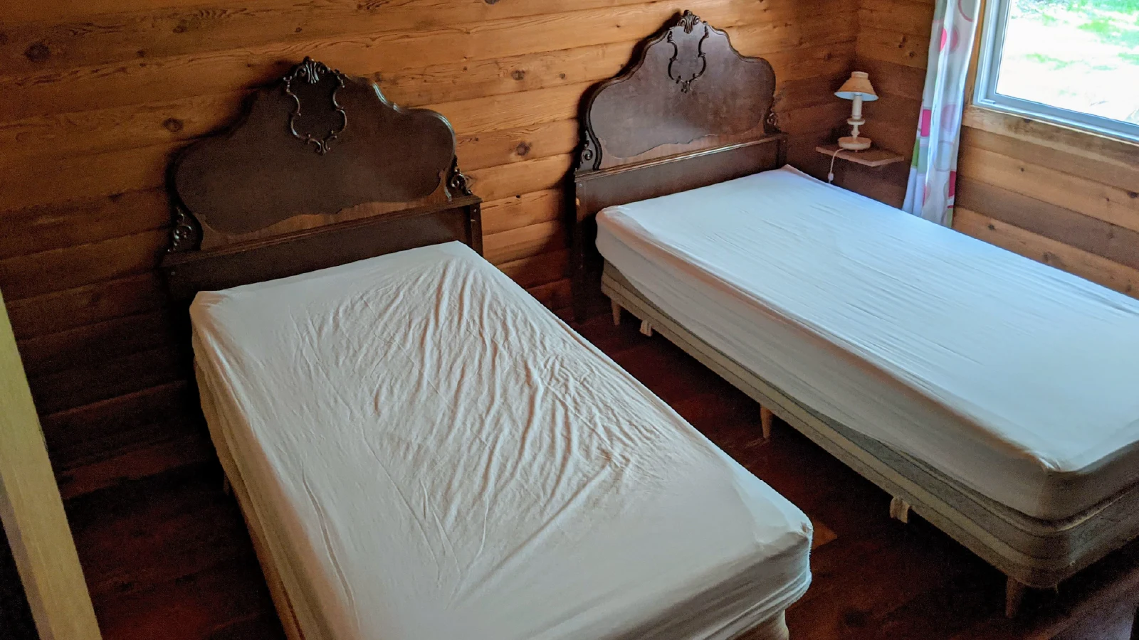 Cottae 20 second bedroom two single beds